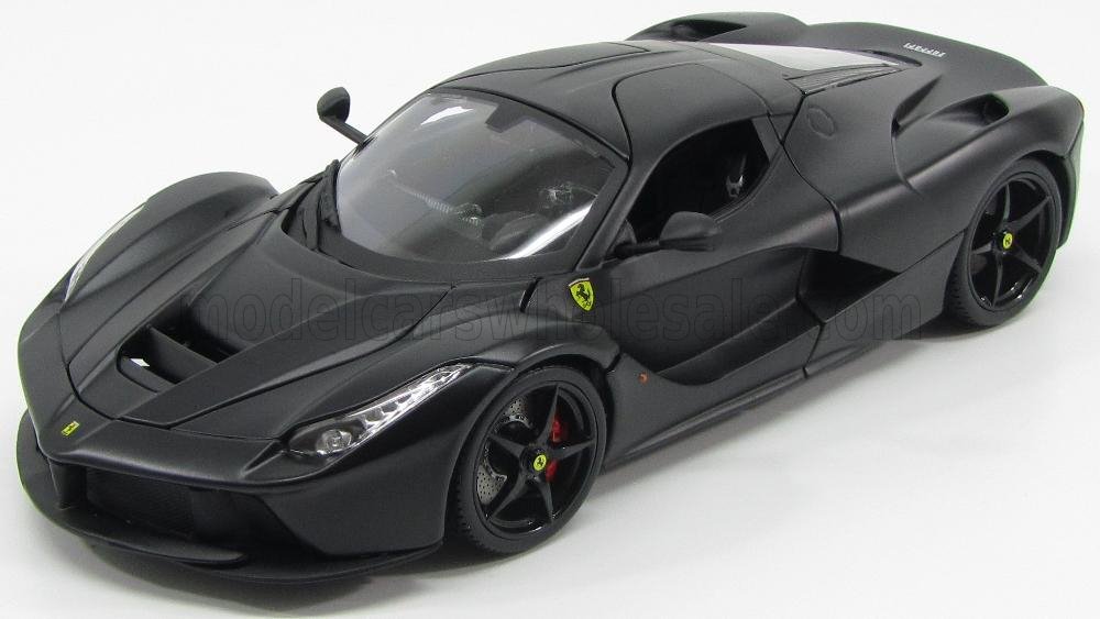 Modèle réduit Ferrari LaFerrari noir mat au design élégant et logos Ferrari visibles, proposé sur la plateforme Vroomi.