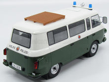 Modèle réduit à l'échelle 1/18 d'un fourgon Volks Polizei vintage vert et blanc avec galerie de toit et gyrophares bleus, disponible chez Vroomi.