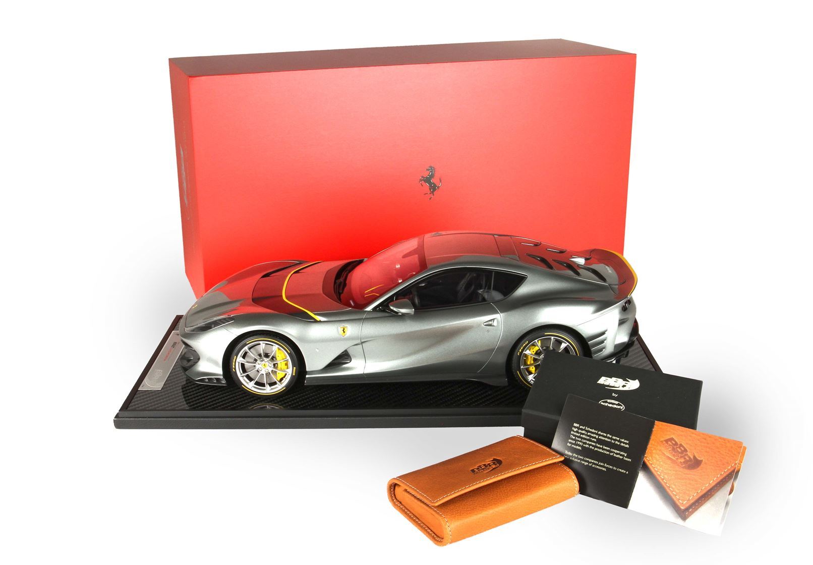 FERRARI 812 COMPETIZIONE 2021 GRIGIO COBURN PORTE-CLÉS CUOIO SCHEDONI INCLUS - Vroomi