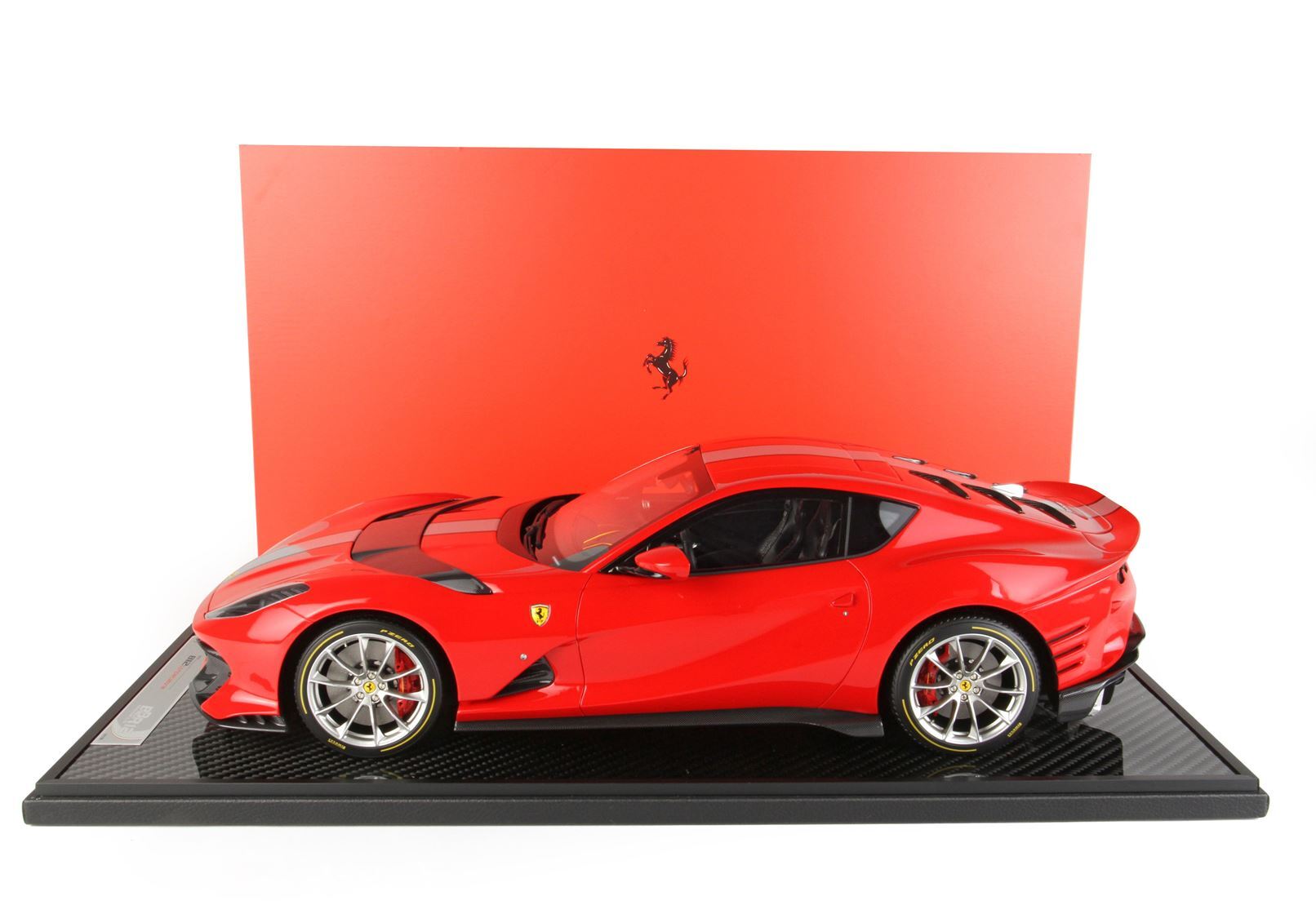 FERRARI 812 COMPETIZIONE SILVER STRIPE ROSSO CORSA 322 - Vroomi