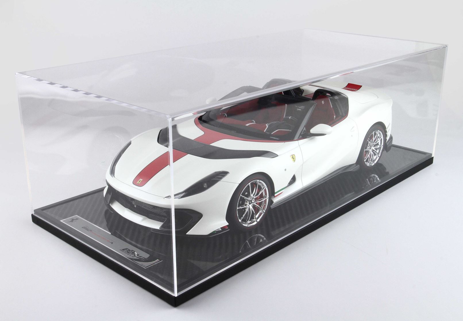 FERRARI 812 COMPETIZIONE À L'ÉCHELLE 1/12 BIANCO ITALIA - Vroomi