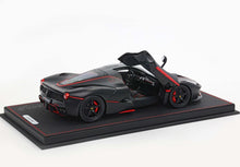 FERRARI LAFERRARI NOIR MAT AVEC BANDES ROUGES BASE ECOPELLE - VITRINE INCLUSE - Vroomi