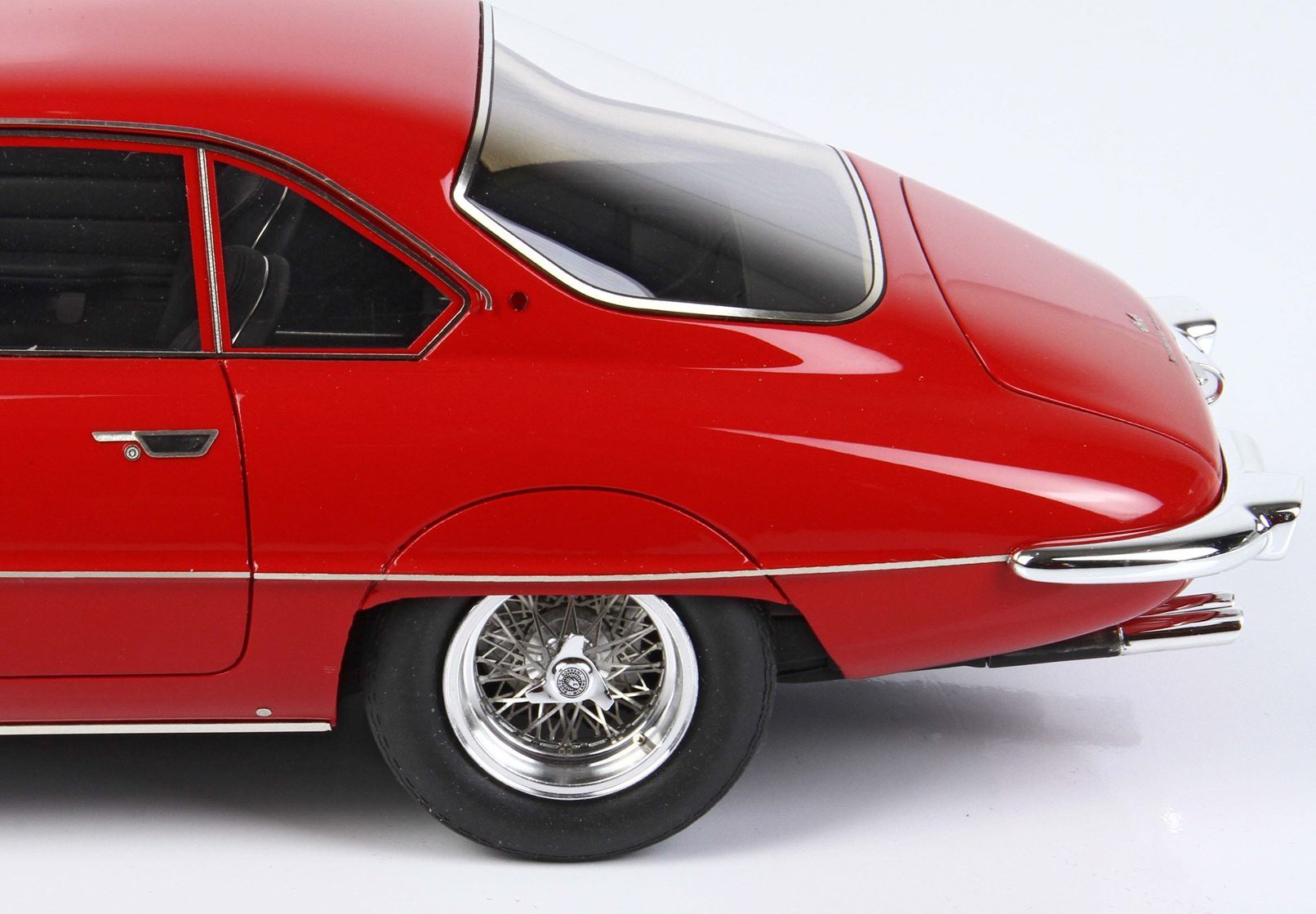 Close-up of red classic car rear side with chrome wire wheel, available through Vroomi platform