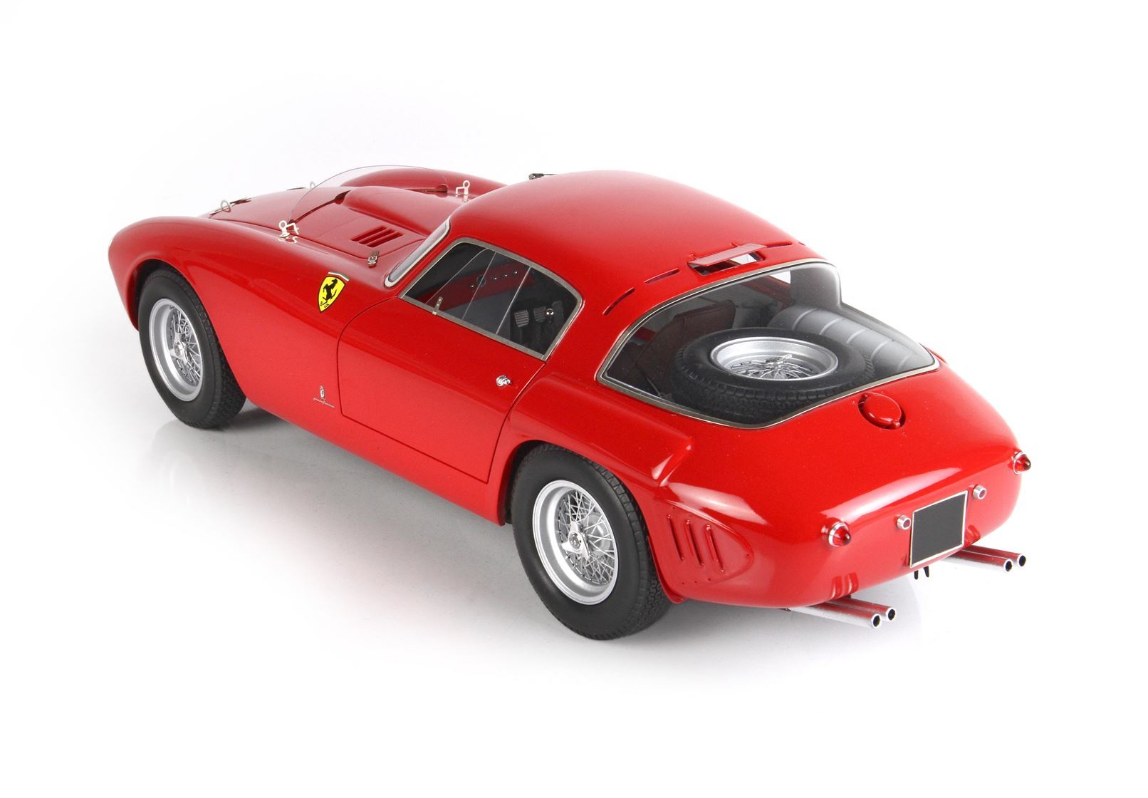 Voiture classique Ferrari vintage rouge avec roue de secours, jantes à rayons et double échappement disponible sur Vroomi.