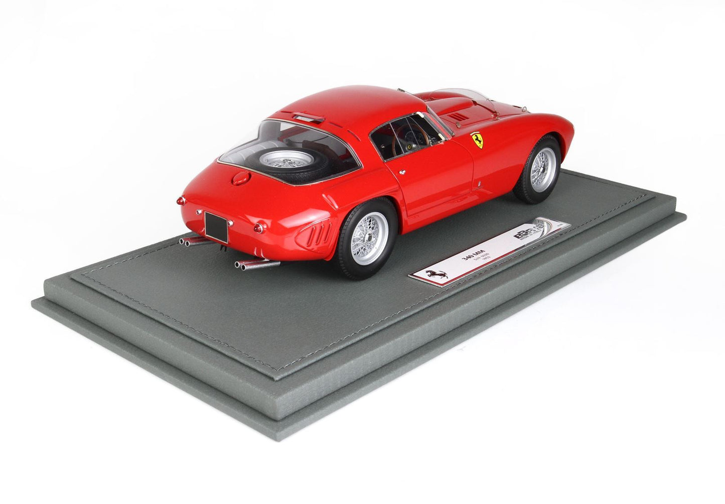 Modèle réduit Ferrari 340 MM rouge sur socle gris avec emblème Ferrari, disponible sur Vroomi