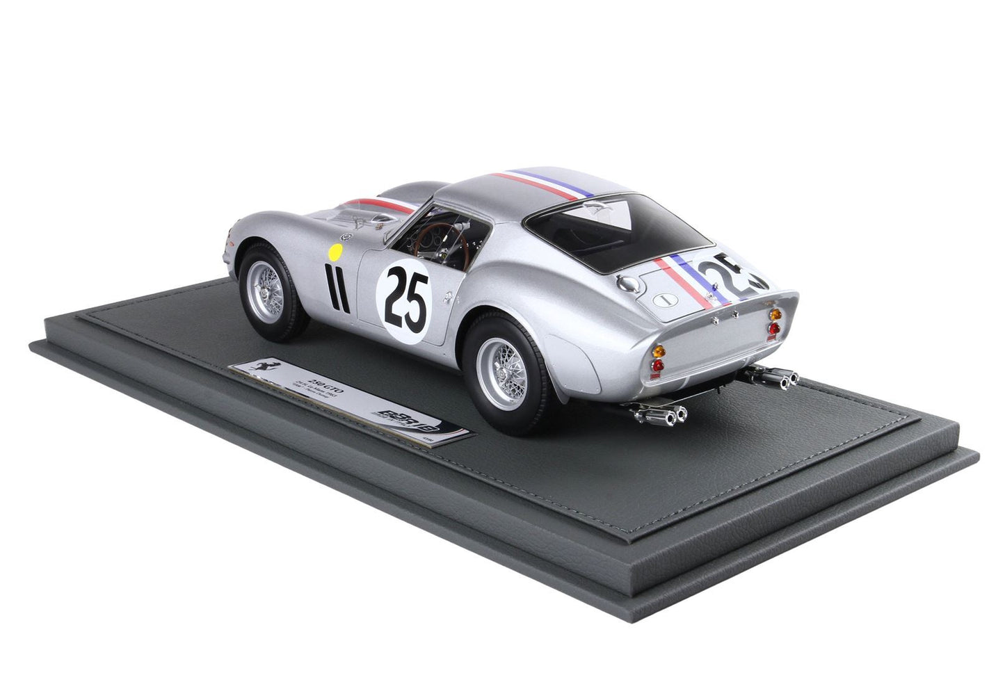 Modèle réduit vintage en argent d'une voiture de course 280 GTO portant le numéro 25, sur socle gris, disponible via Vroomi.