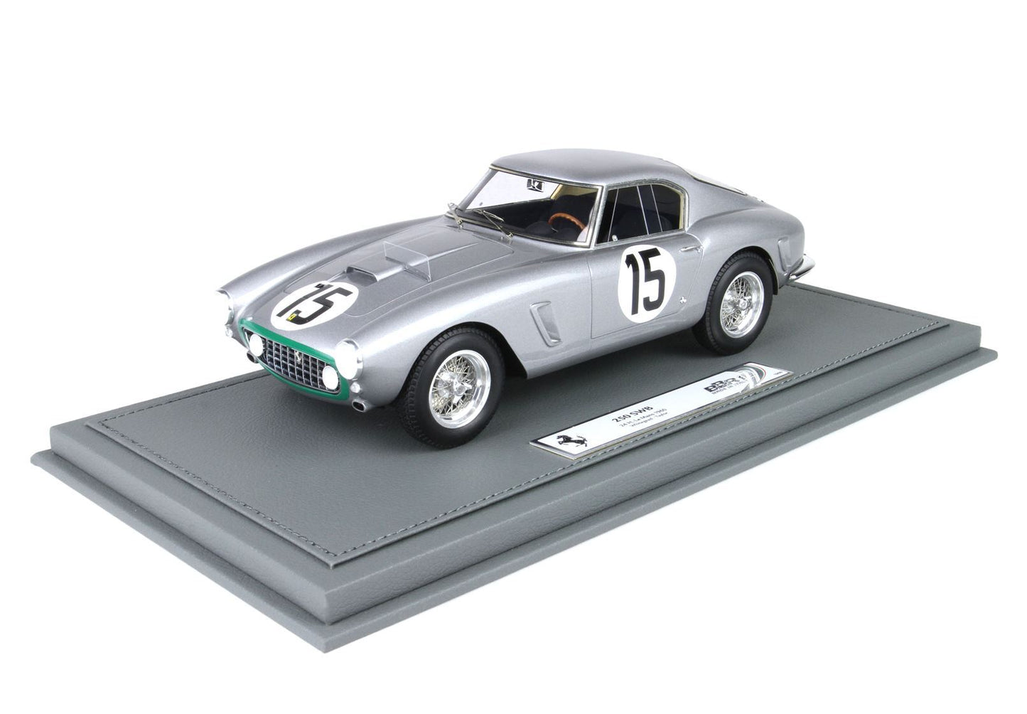 Modèle réduit Ferrari 250 SWB argenté avec numéro de course 15 sur socle gris, disponible sur Vroomi