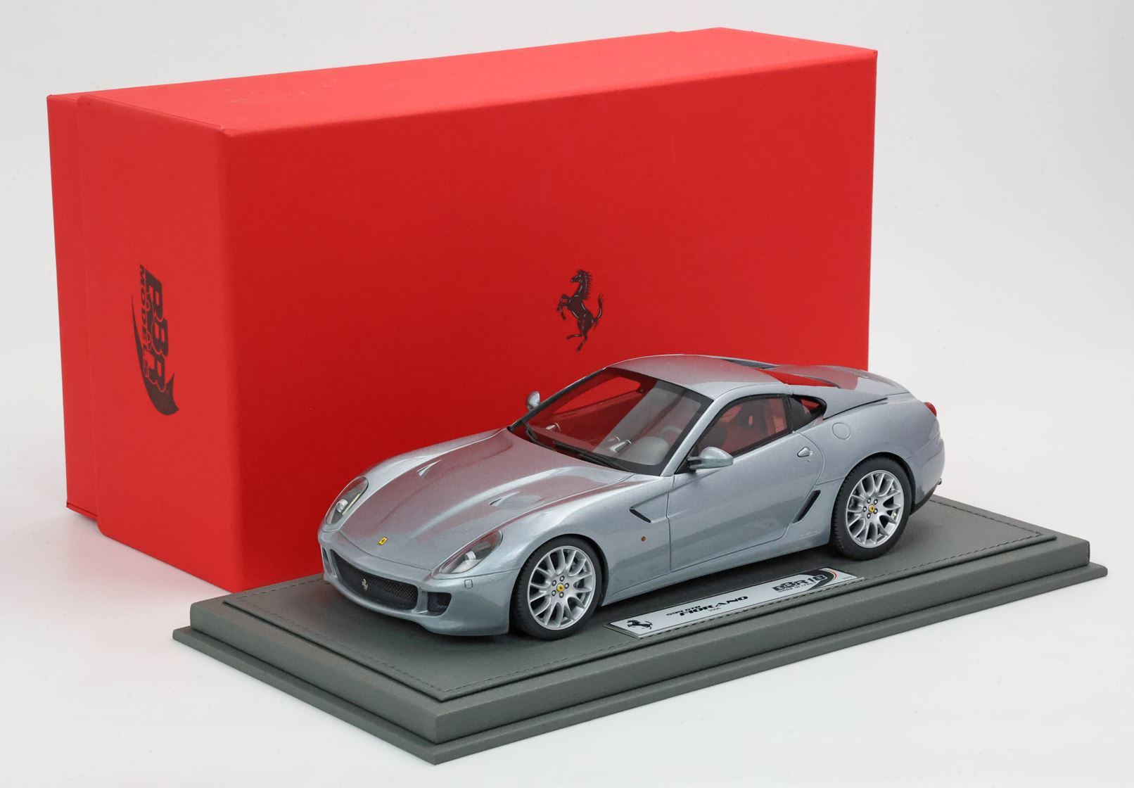 FERRARI 599 GTB FIORANO 2006 CAMBIO AUTOMATICO - MADE IN ITALY GRIGIO TITANIO INTERNI BORDEAUX - Vroomi
