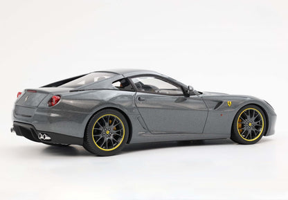 FERRARI 599 GTB FIORANO 2006 BOÎTE AUTOMATIQUE - FABRIQUÉE EN ITALIE GRIS SILVERSTONE INTÉRIEUR CUIR - Vroomi