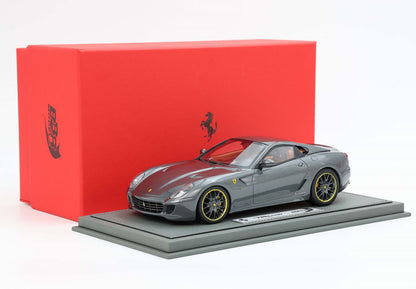 FERRARI 599 GTB FIORANO 2006 BOÎTE AUTOMATIQUE - FABRIQUÉE EN ITALIE GRIS SILVERSTONE INTÉRIEUR CUIR - Vroomi