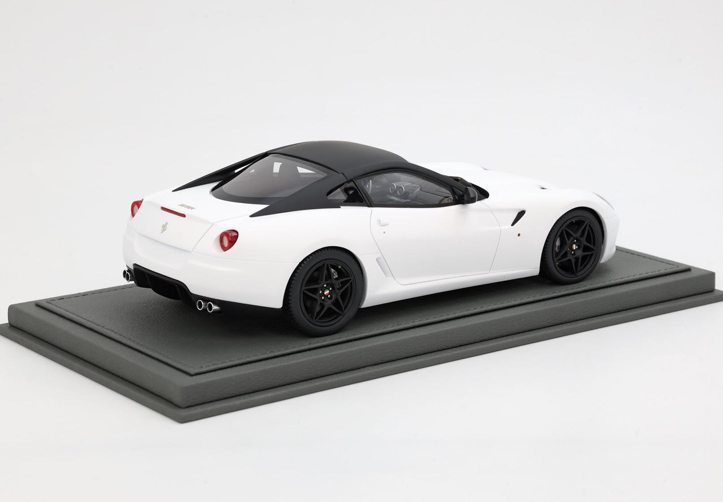 FERRARI 599 GTB FIORANO 2006 CAMBIO AUTOMATICO - MADE IN ITALY BIANCO OPACO - Vroomi