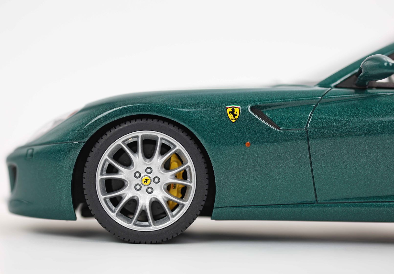 FERRARI 599 GTB FIORANO 2006 TAILOR MADE - MADE IN ITALY ONE OFF VERDE PINO - INTERNI CREMA E VERDE - Vroomi