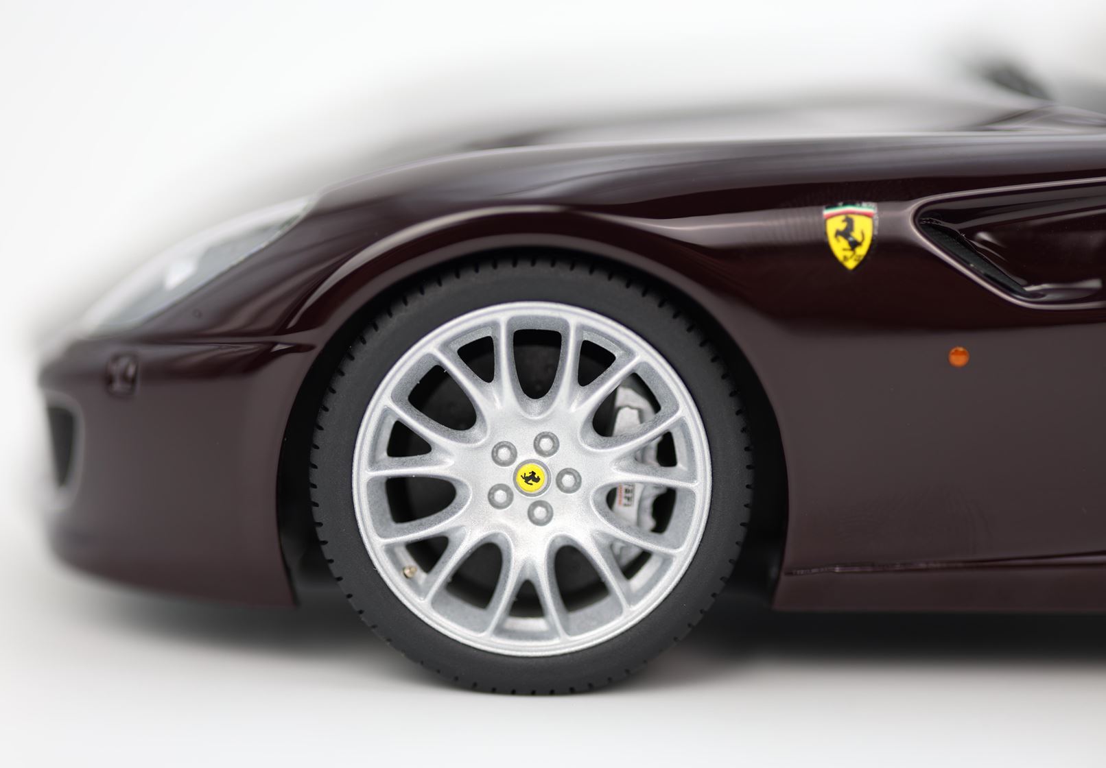 FERRARI 599 GTB FIORANO 2006 CAMBIO MANUALE- MADE IN ITALY VINACCIA INTERNI COLOR CUOIO - Vroomi