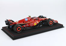 FERRARI SF24 GP DE MONACO 2024 MODÈLE RÉDUIT - EMBALLAGE DE LUXE CARLOS SAINZ TROISIÈME PLACE - Vroomi