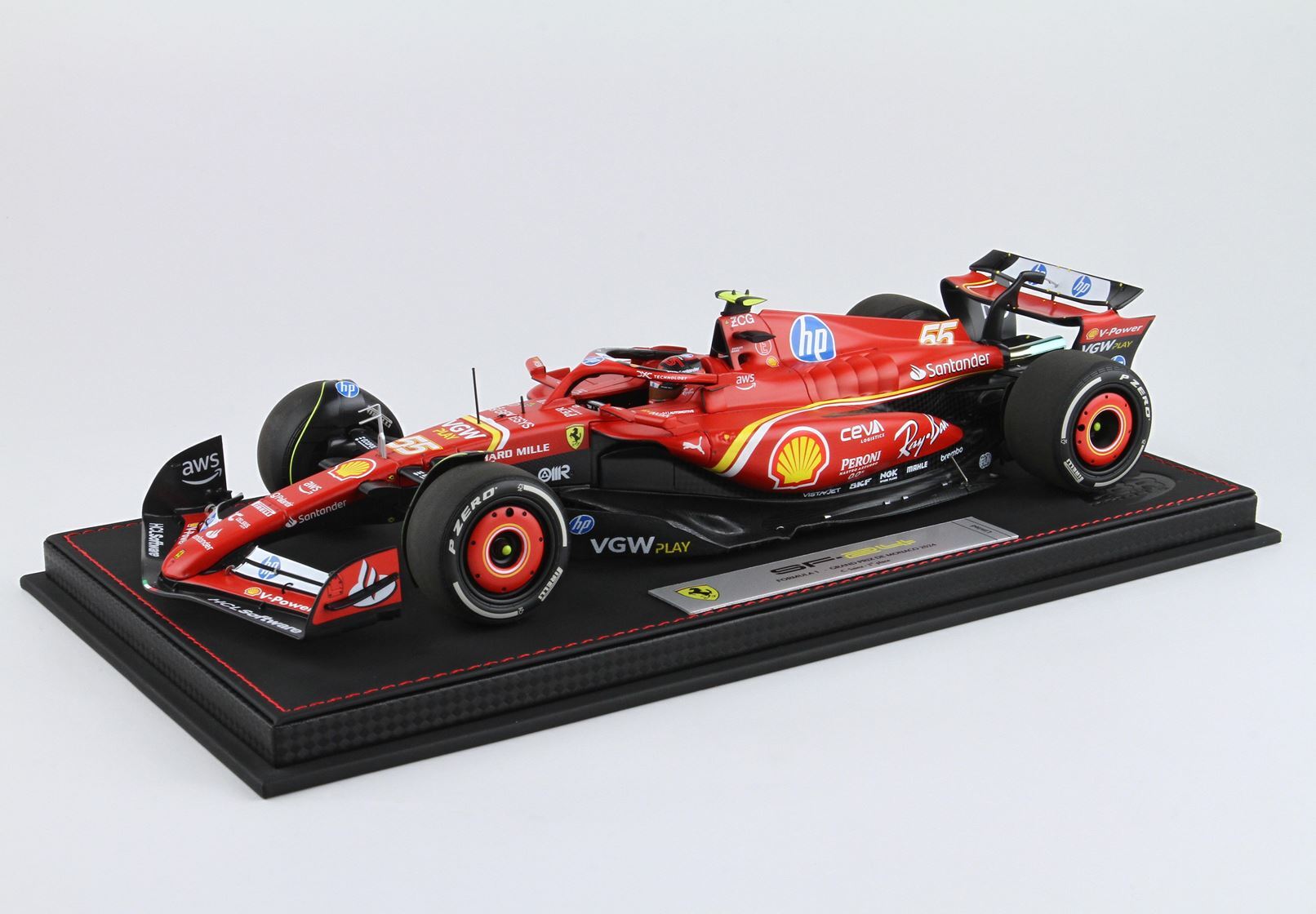FERRARI SF24 GP DE MONACO 2024 MODÈLE RÉDUIT - EMBALLAGE DE LUXE CARLOS SAINZ TROISIÈME PLACE - Vroomi