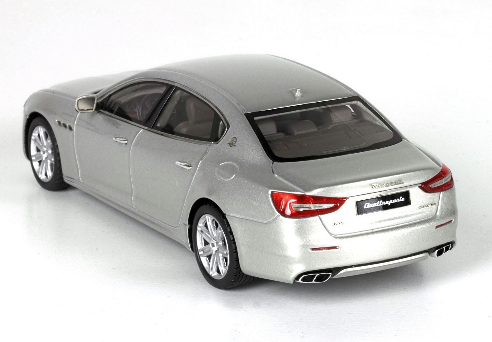 MASERATI QUATTROPORTE MY17 GRANLUSSO CHAMPAGNE - Vroomi