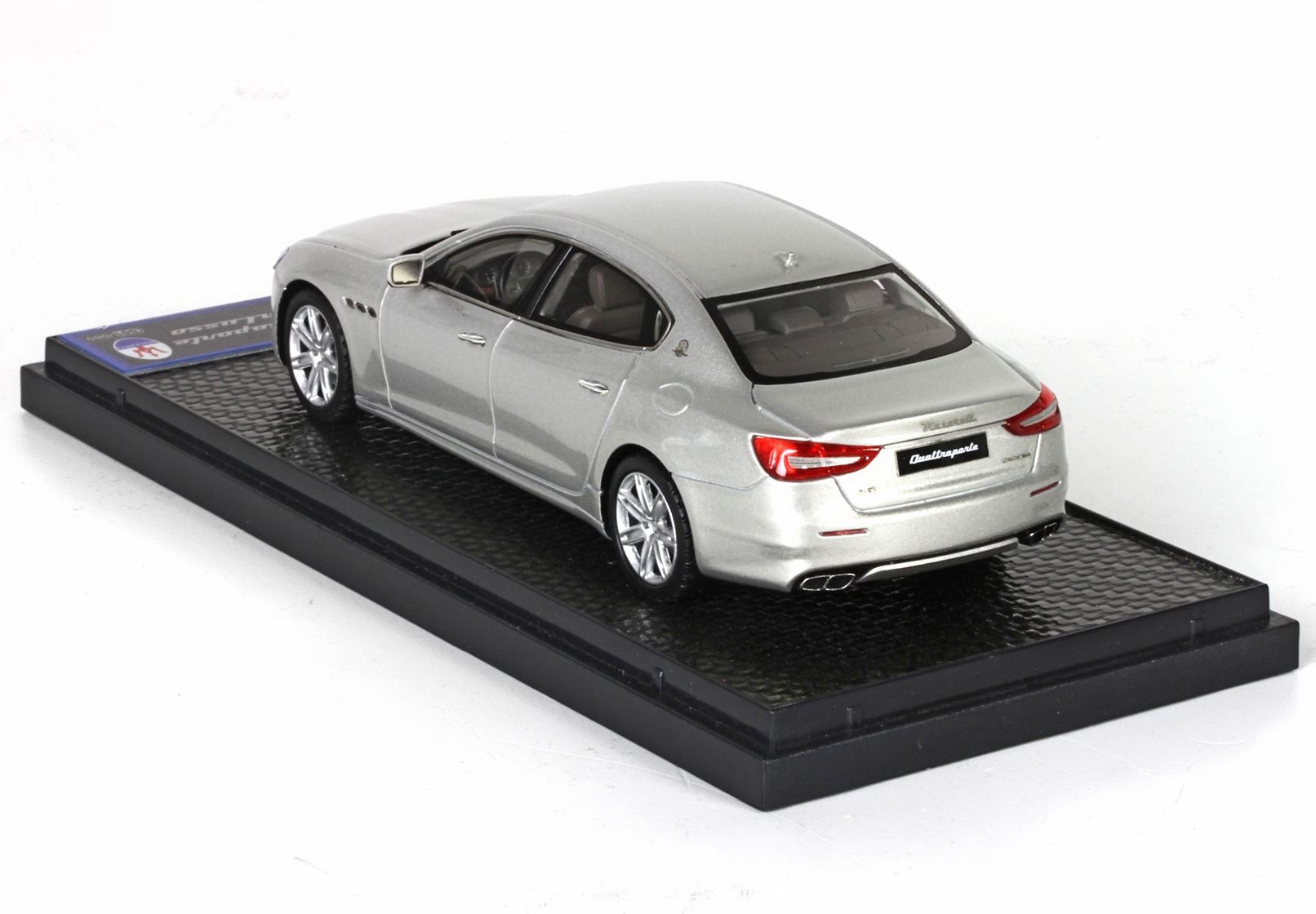 MASERATI QUATTROPORTE MY17 GRANLUSSO CHAMPAGNE - Vroomi