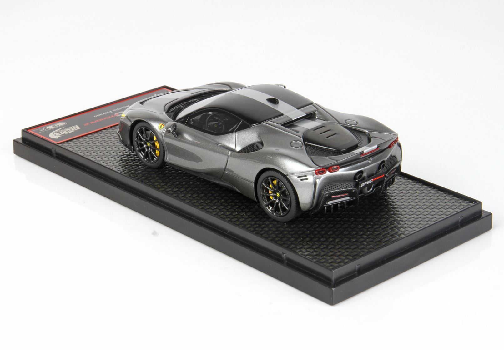 FERRARI SF90 STRADALE PACK FIORANO GRIGIO FERRO METALLIZZATO - Vroomi