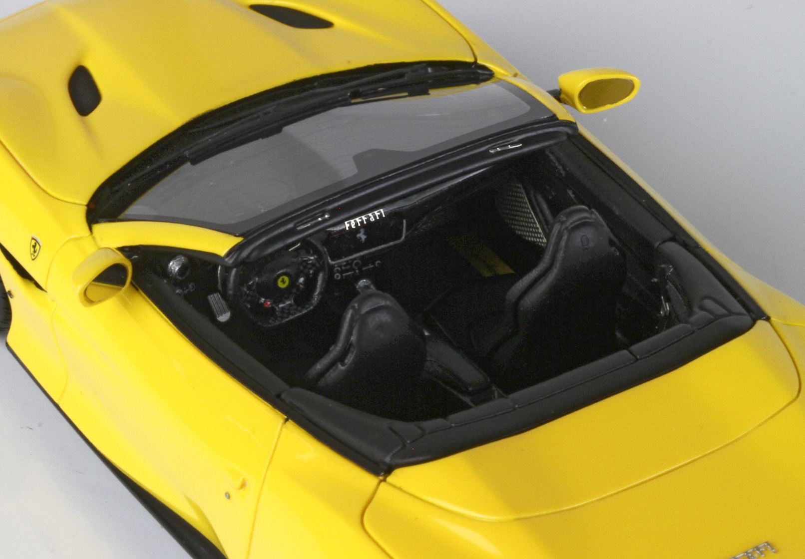 FERRARI PORTOFINO M VERSION SPIDER JAUNE MODENA - Vroomi