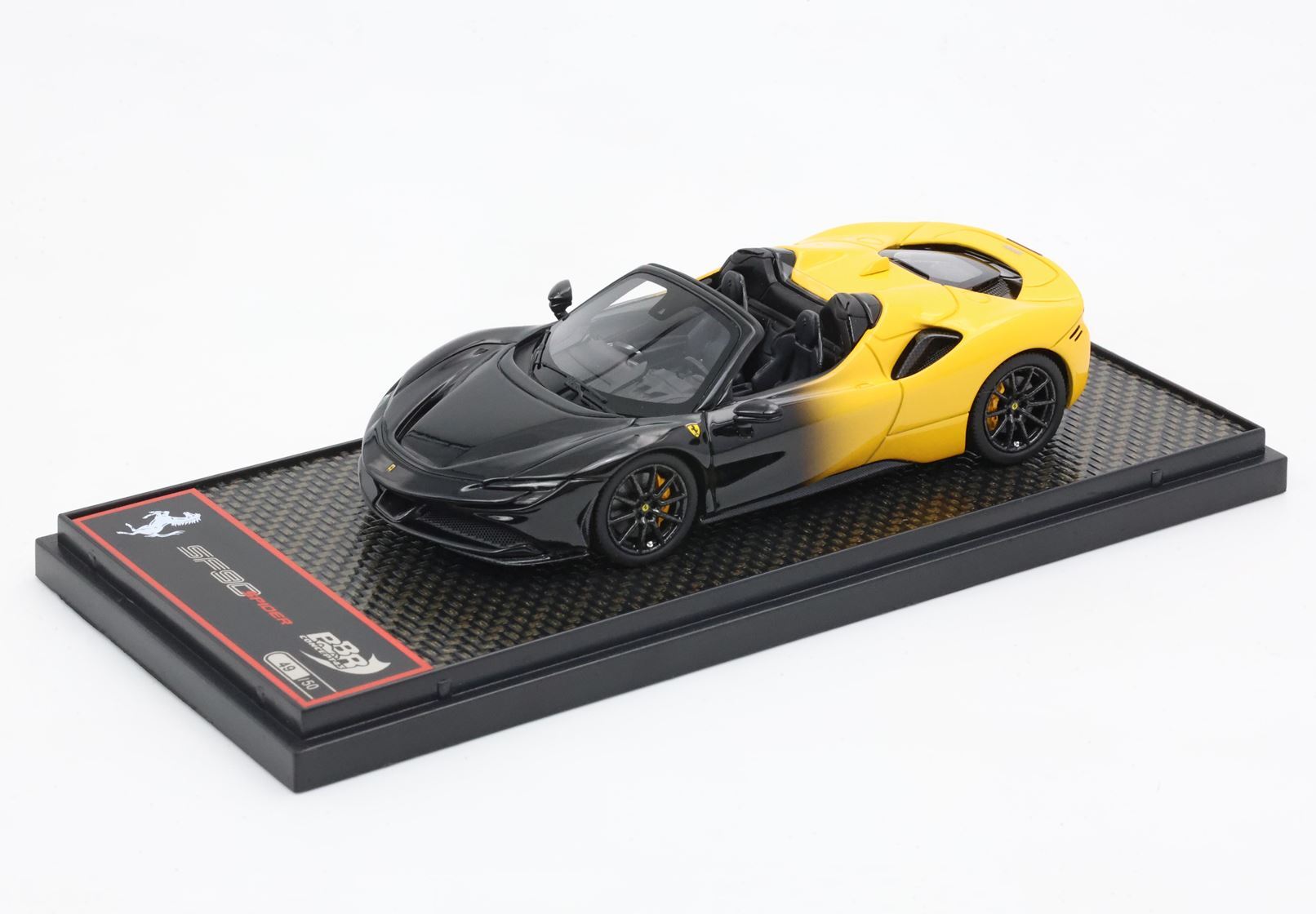 FERRARI SF90 SPIDER BICOLOR GIALLO MODENA - NOUVEAU BLACK DAYTONA - Vroomi