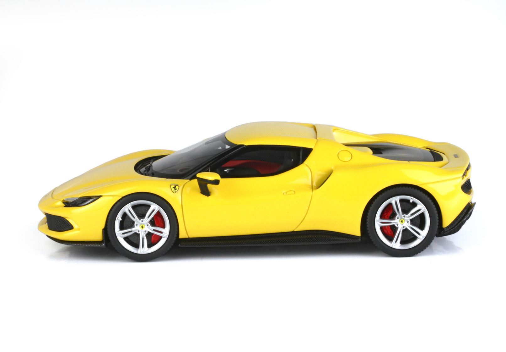 FERRARI 296 GTB GIALLO MODENA - Vroomi