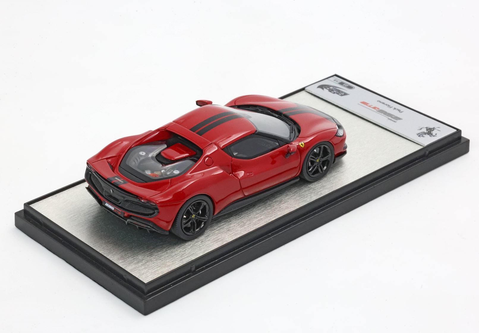 FERRARI 296 ASSETTO FIORANO ROSSO F1 METALLIZZATO ET BANDE NOIRE - Vroomi