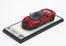 FERRARI 296 ASSETTO FIORANO ROSSO F1 ET BANDE NOIRE E CAPPELLINO - Vroomi