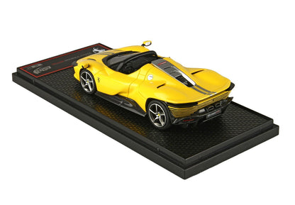 FERRARI DAYTONA SP3 SÉRIE ICONA GIALLO MODENA - Vroomi