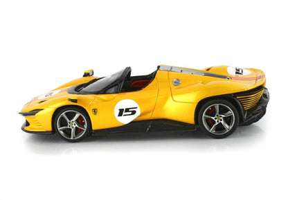 FERRARI DAYTONA SP3 SÉRIE ICONA JAUNE TRISTRATO - Vroomi