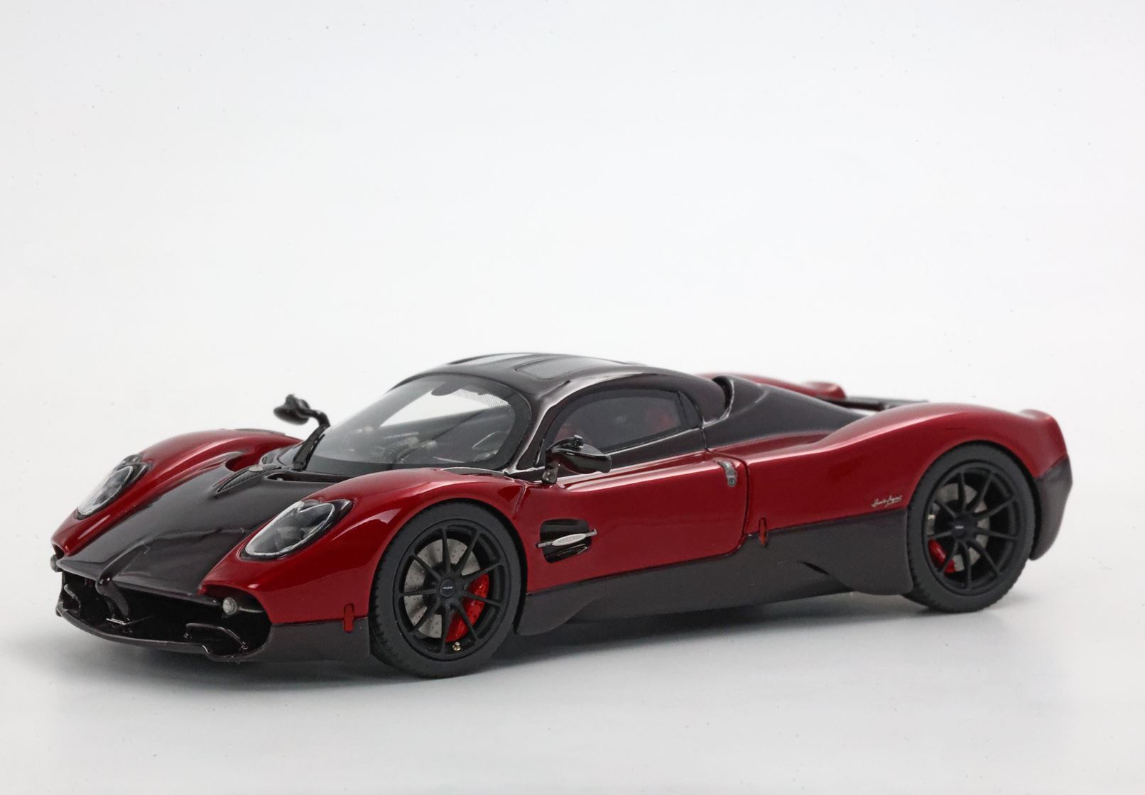 PAGANI UTOPIA ROSSO DUBAI - Vroomi