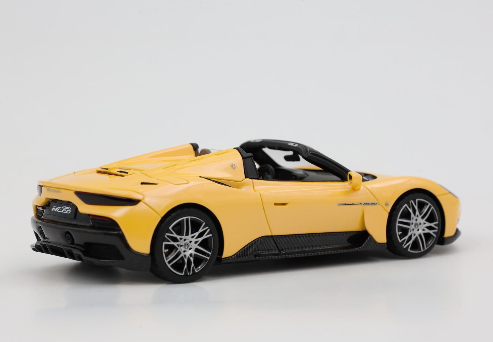 MASERATI MC20 CIELO 2022 NOUVELLE VERSION JAUNE GENIO - JANTES MMXX DESIGN - Vroomi