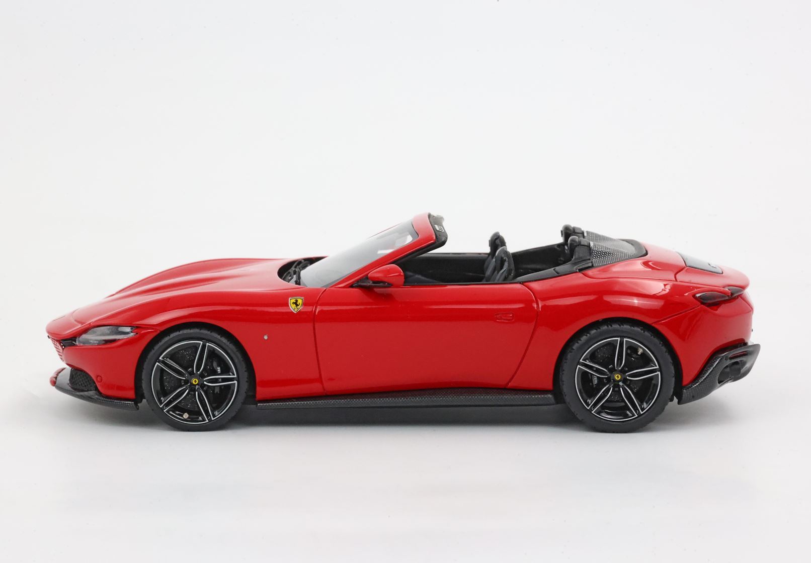 FERRARI ROMA SPIDER JANTES NOIRES ROSSO CORSA 322 - Vroomi