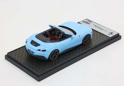 FERRARI ROMA SPIDER AZZURRO LA PLATA OPACO + CAPPELLINO BBR - Vroomi