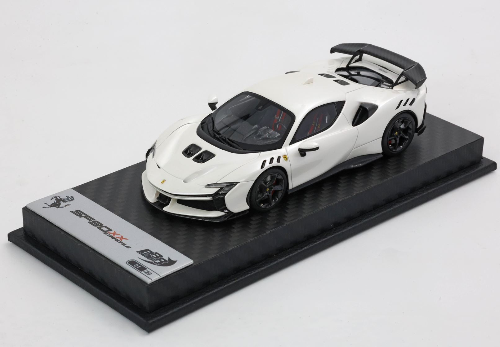 FERRARI SF90 XX STRADALE BIANCO FUJI LUCIDO - Vroomi