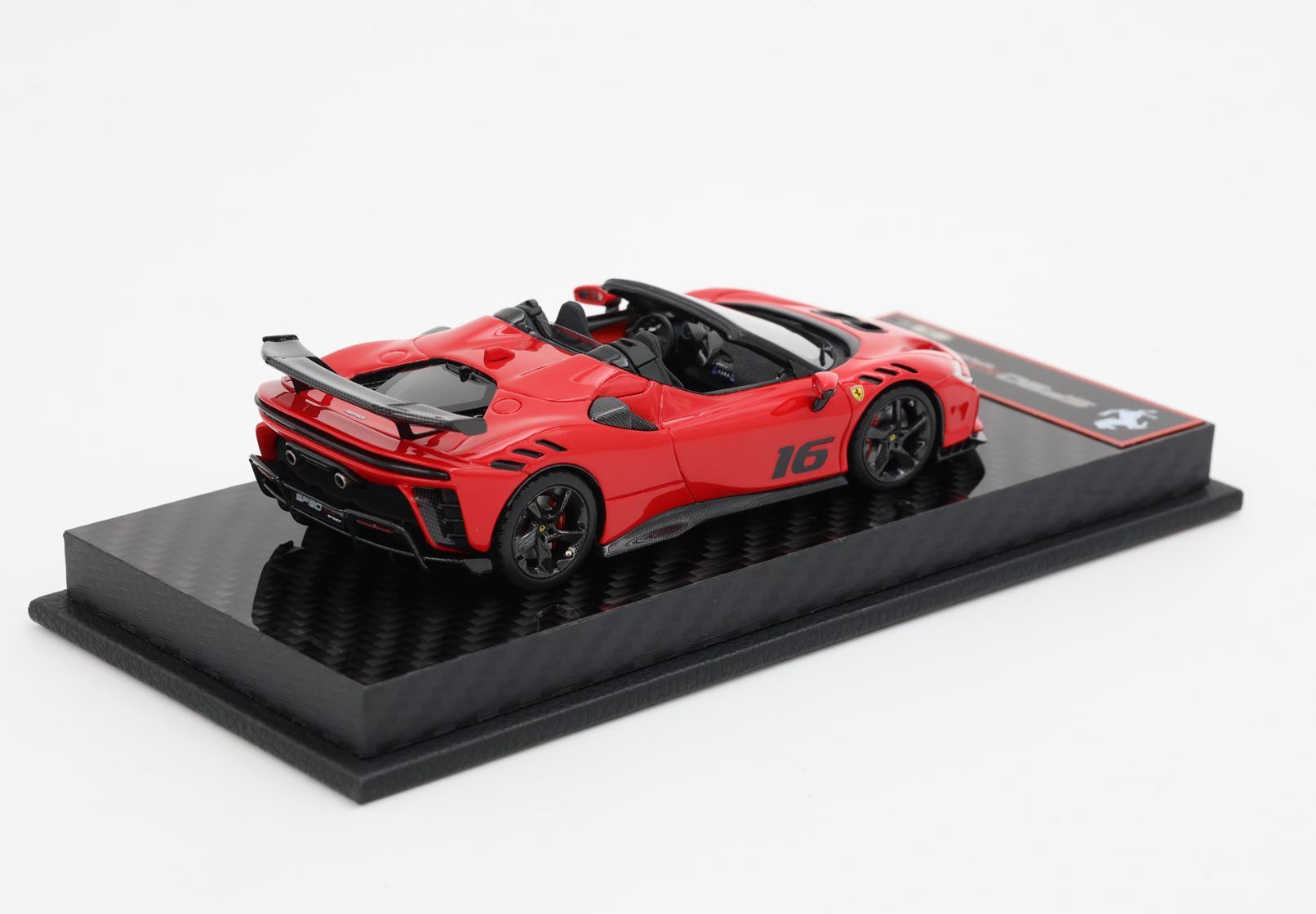 FERRARI SF90 XX SPIDER RACE N.16 ROSSO CORSA 322 E BASE CARBONIO - Vroomi