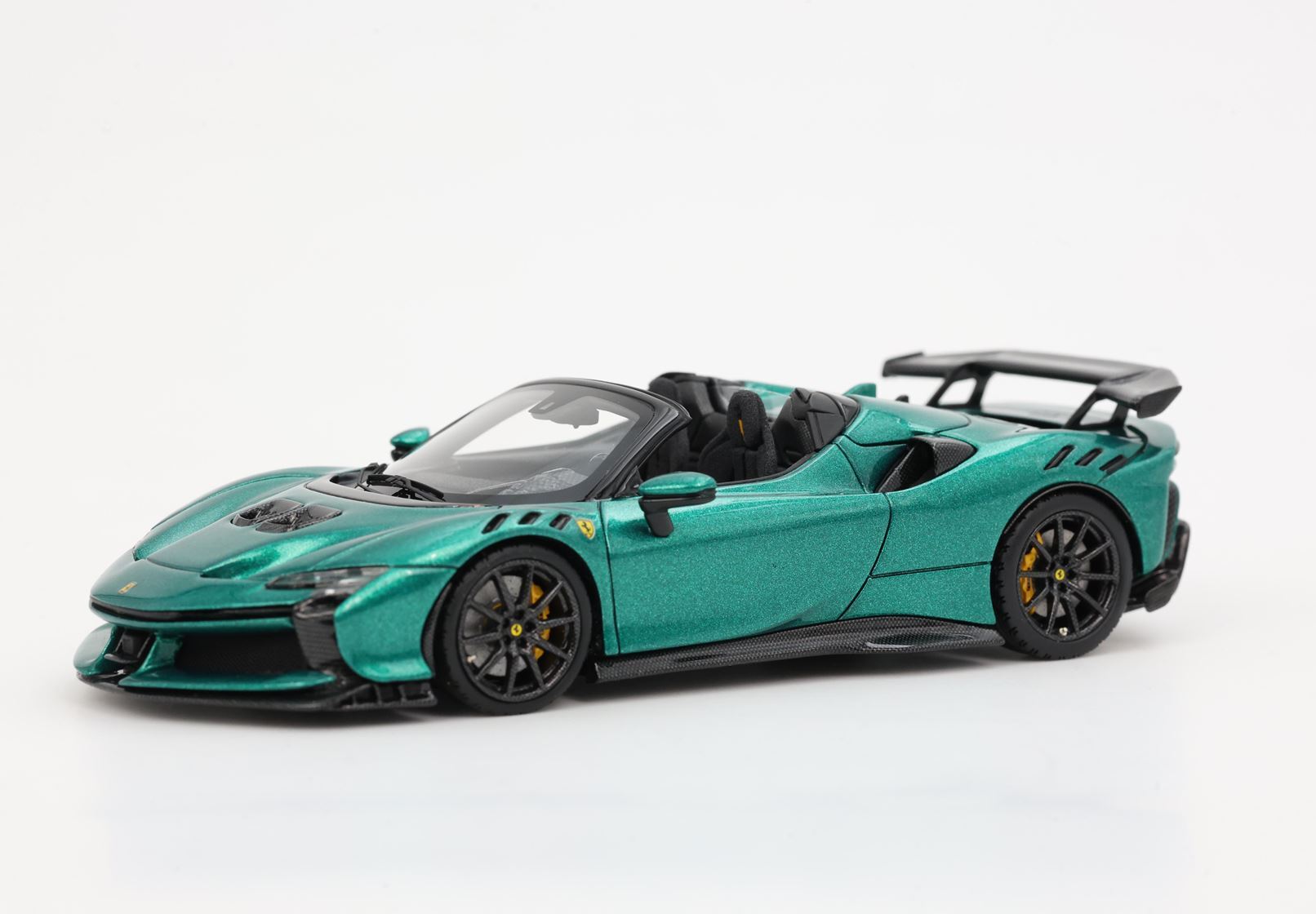 FERRARI SF90 XX SPIDER VERDE GIOIELLO CERCHI CARBONIO - Vroomi