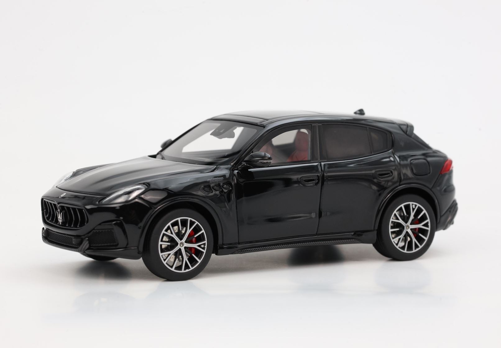 MASERATI GRECALE TROFEO 2022 NERO TEMPESTA - Vroomi