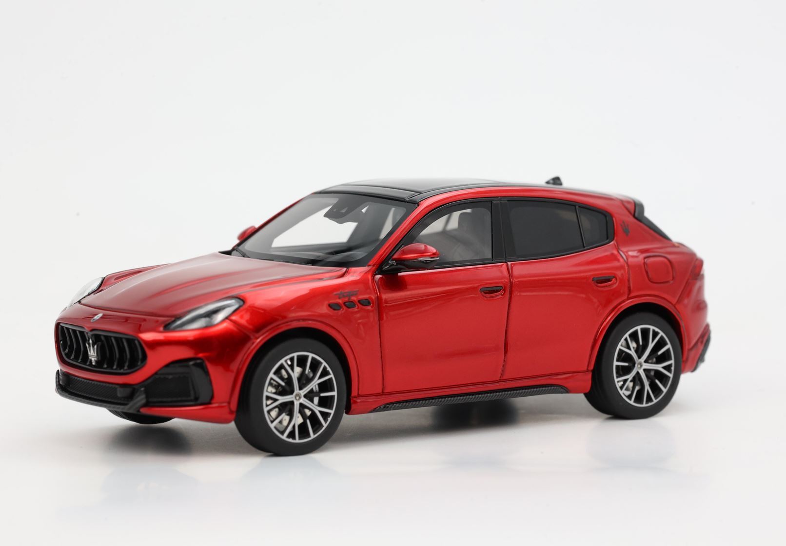 MASERATI GRECALE TROFEO 2022 ROSSO GRANTURISMO - Vroomi