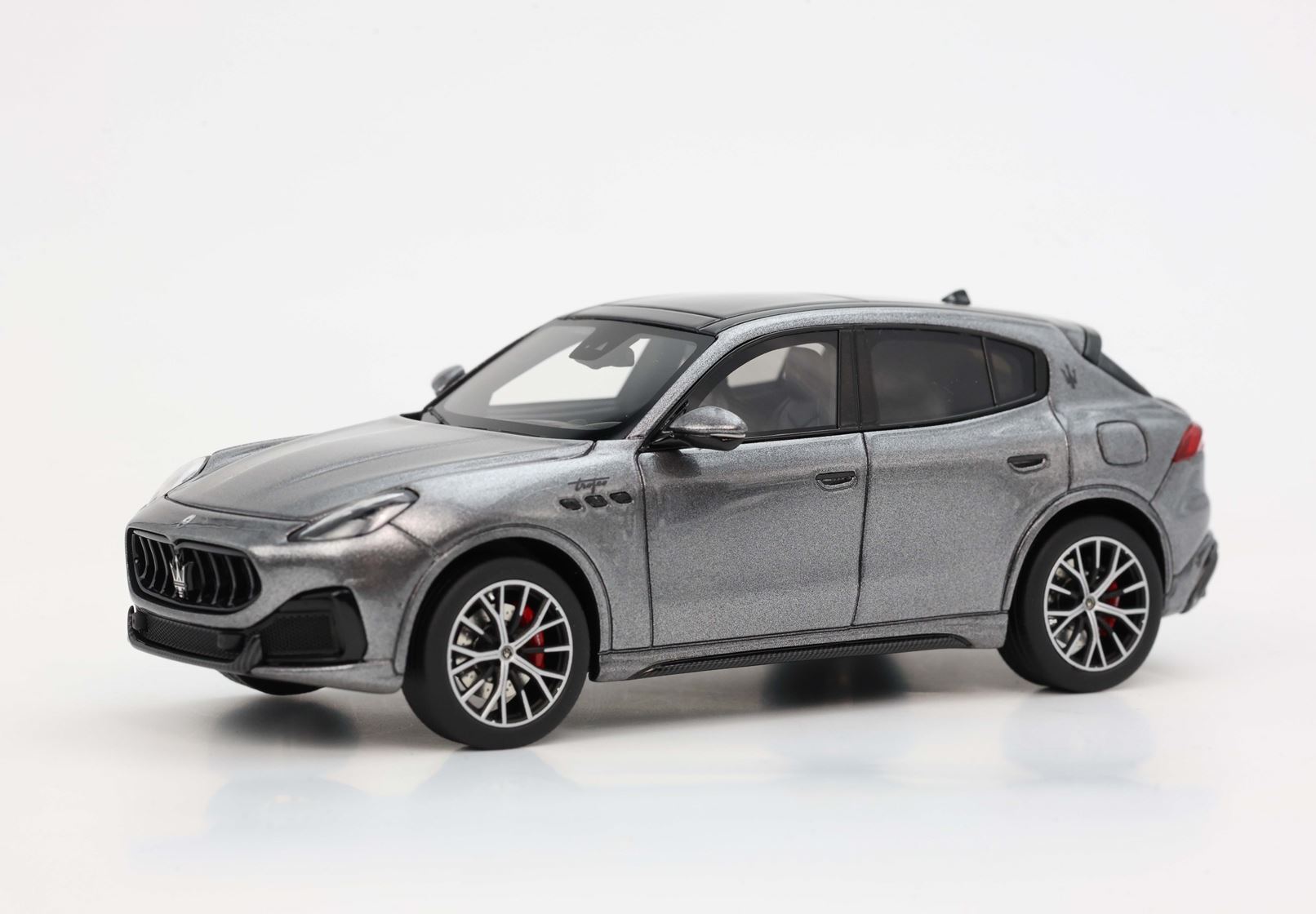 MASERATI GRECALE TROFEO 2022 GRIGIO LAVA - Vroomi
