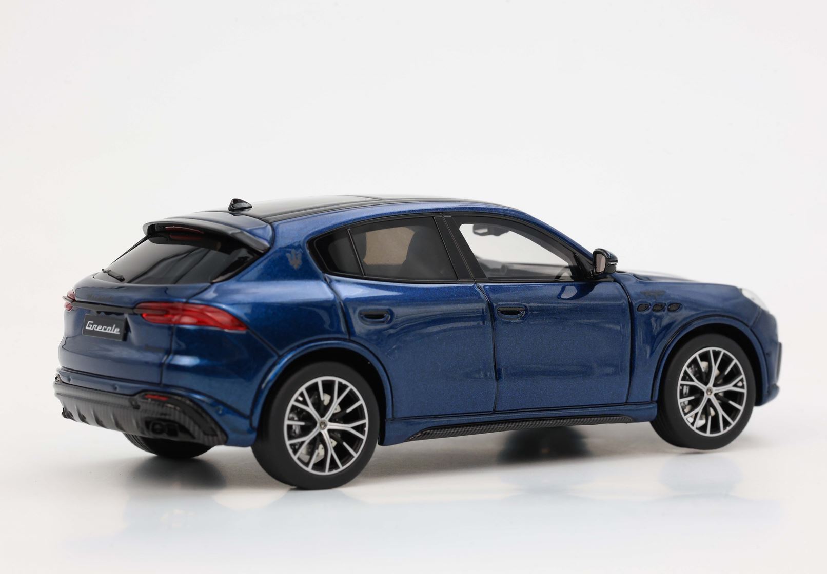 MASERATI GRECALE TROFEO 2022 BLU NOBILE - Vroomi