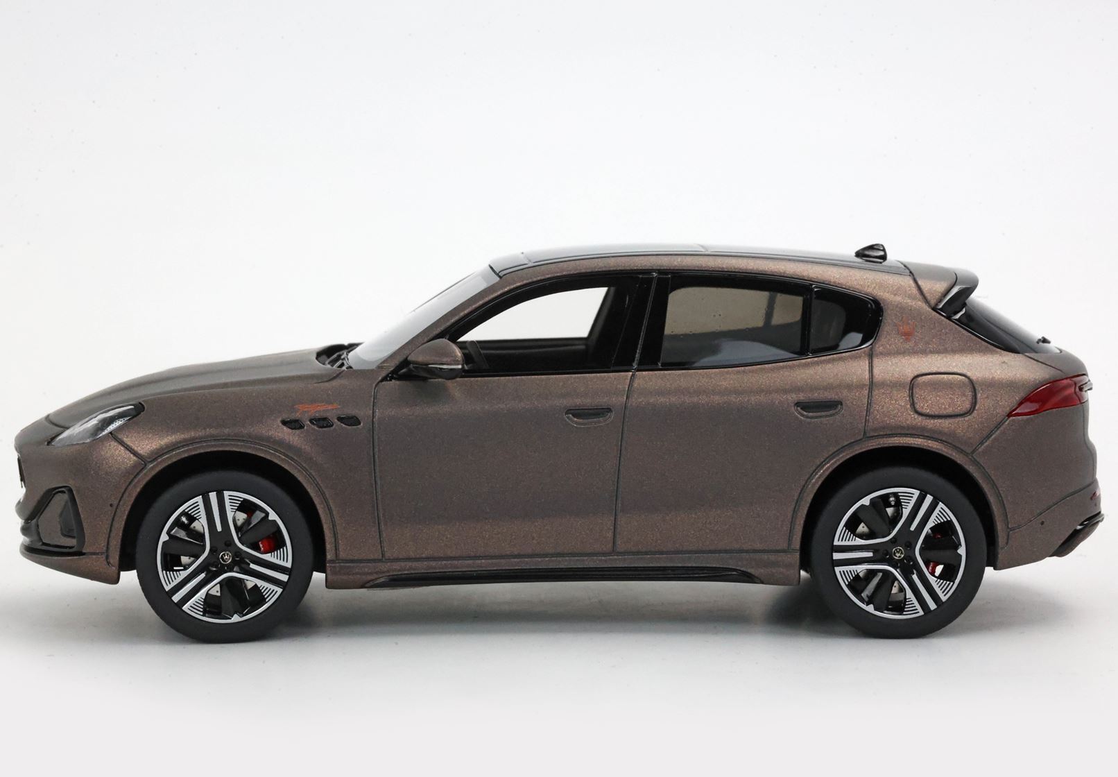 MASERATI GRECALE FOLGORE 2022 RAME FOLGORE - Vroomi