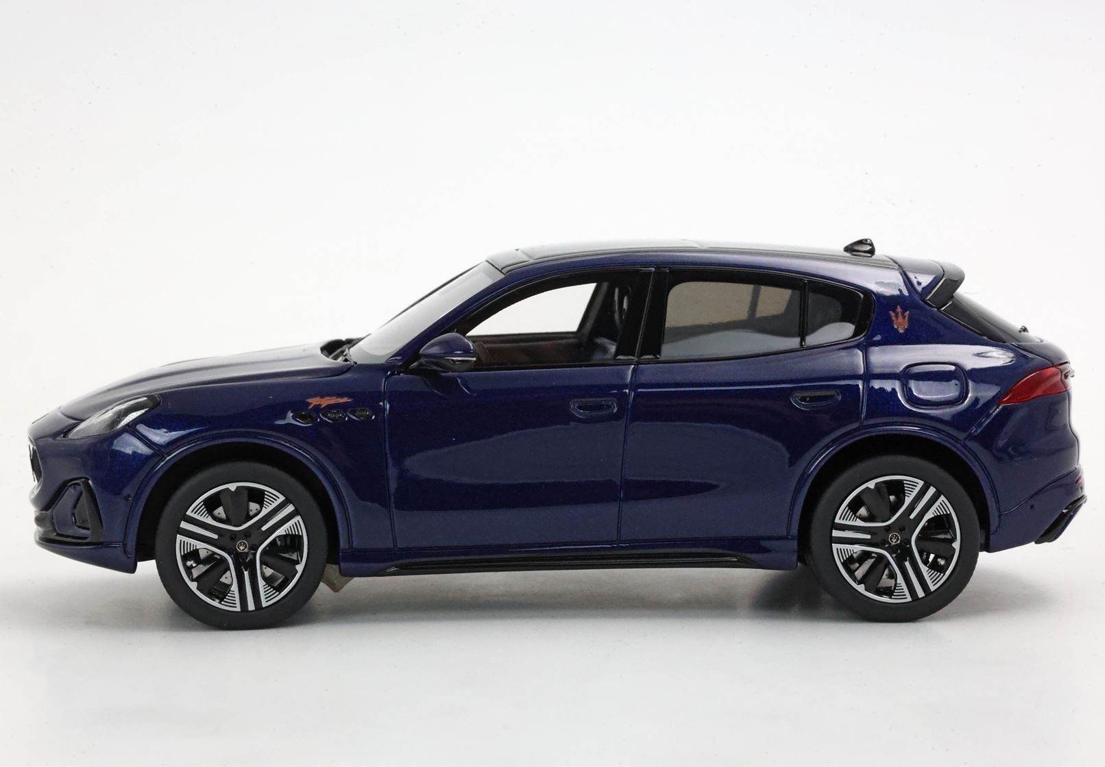 MASERATI GRECALE FOLGORE 2022 BLU INTENSO - Vroomi