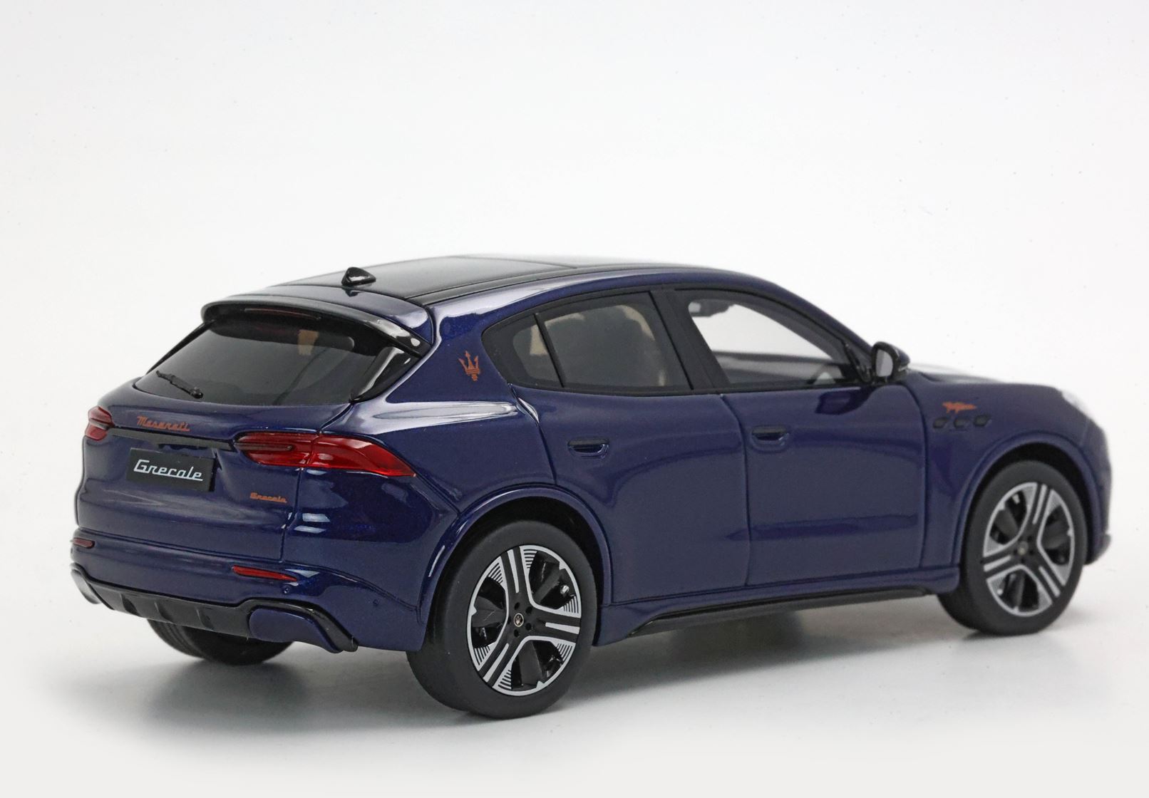 MASERATI GRECALE FOLGORE 2022 BLU INTENSO - Vroomi