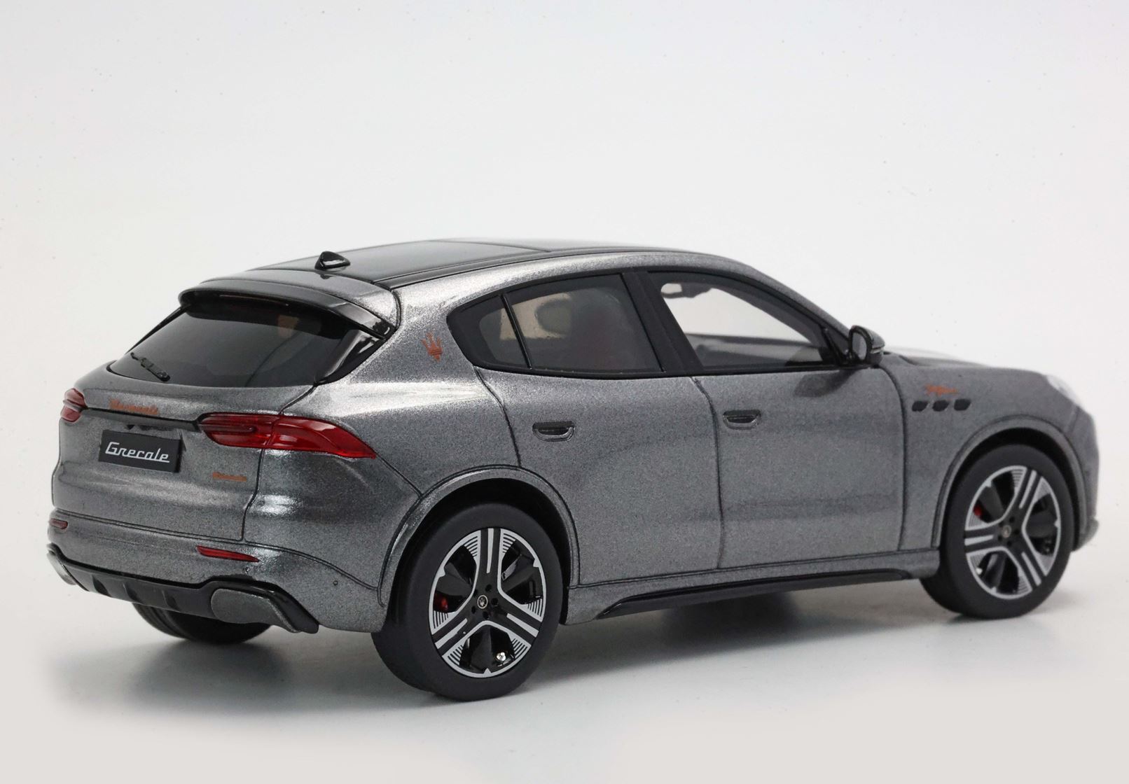 MASERATI GRECALE FOLGORE 2022 GRIGIO LAVA - Vroomi
