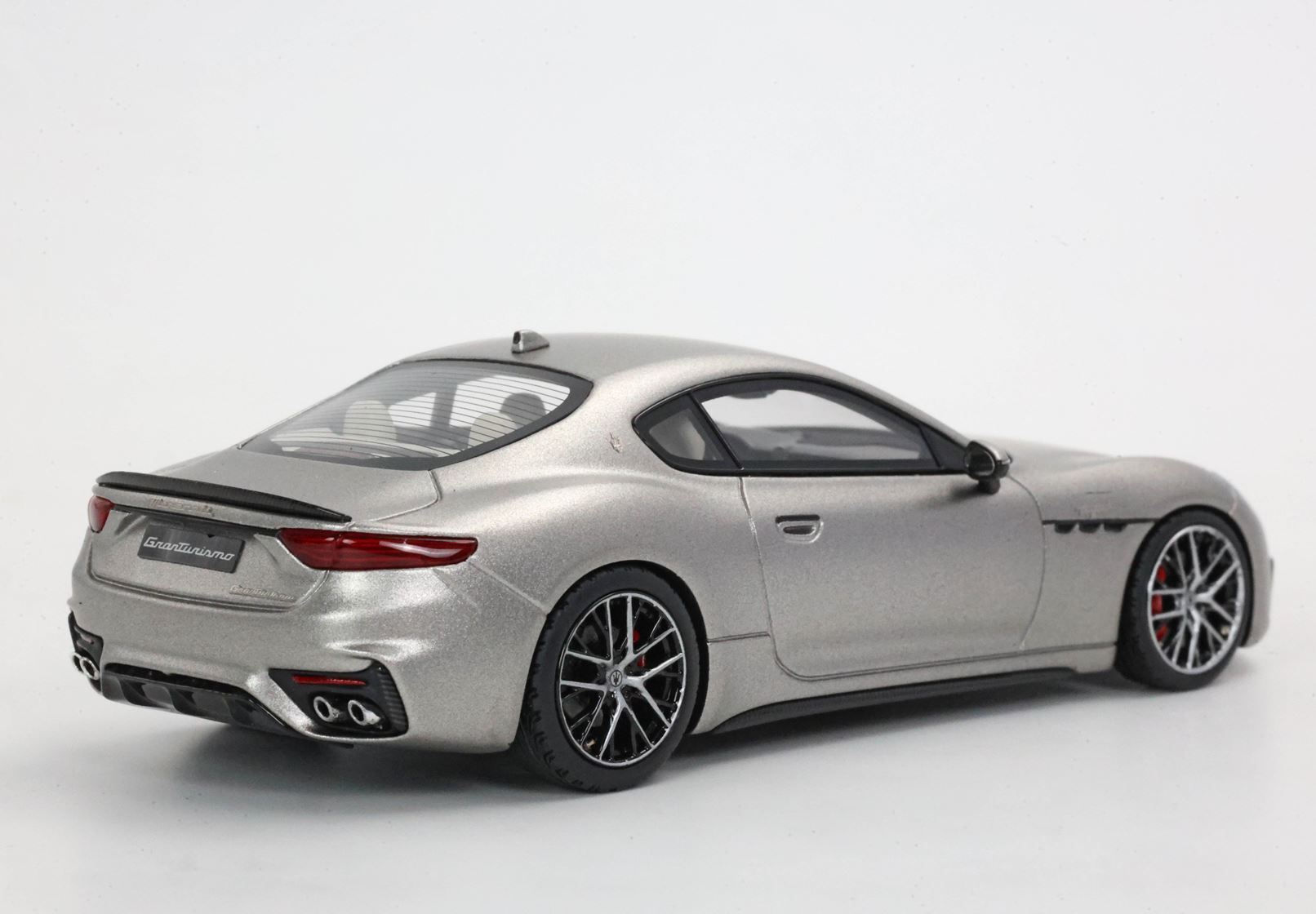 MASERATI GRANTURISMO TROFEO 2023 GRIGIO MARATEA MATT - Vroomi