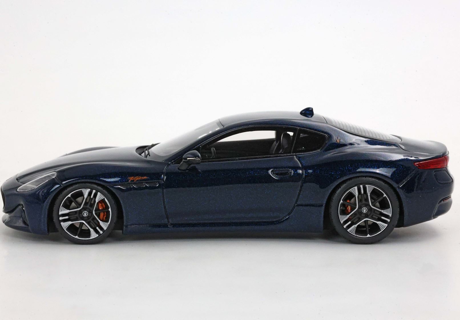 MASERATI GRANTURISMO FOLGORE 2023 BLU NOBILE - Vroomi