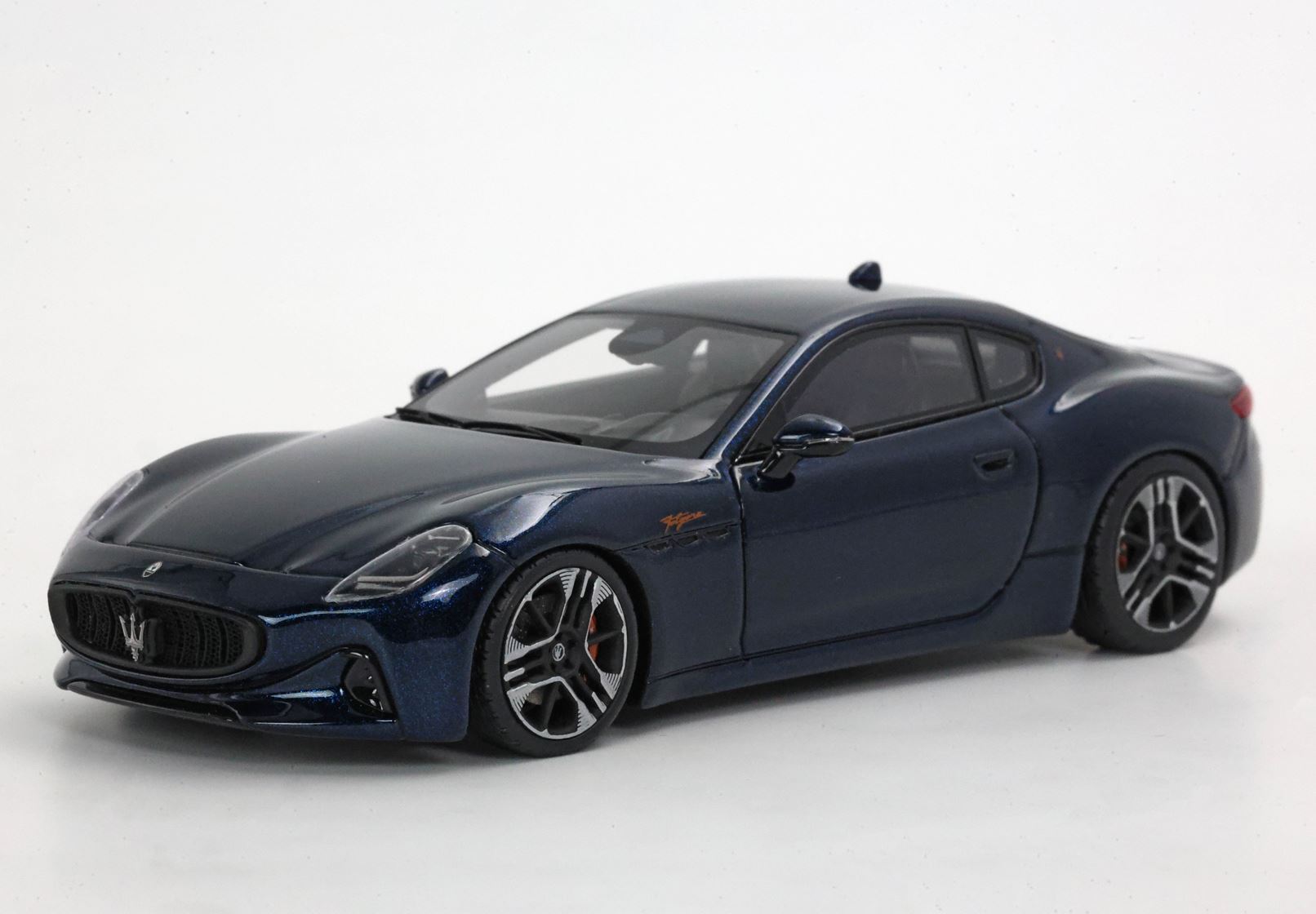 MASERATI GRANTURISMO FOLGORE 2023 BLU NOBILE - Vroomi