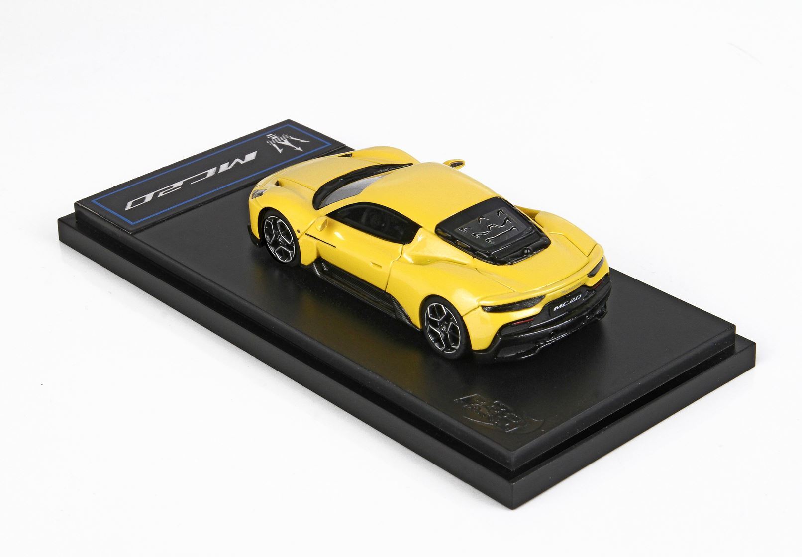 MASERATI MC20 GIALLO GENIO - Vroomi