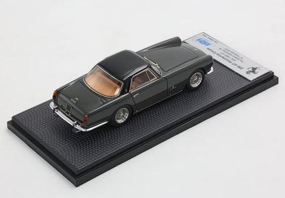 Modèle réduit Ferrari 250 GT Pininfarina Coupé gris foncé sur socle texturé, proposé sur Vroomi.