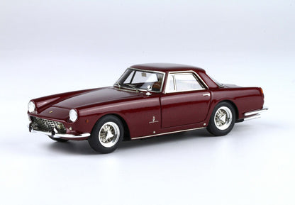 Modèle réduit Ferrari classique marron avec détails chromés et roues à rayons métalliques, disponible sur Vroomi.